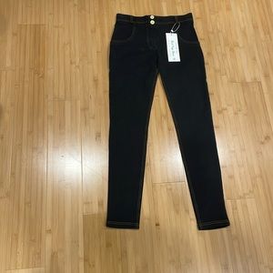 Best by yoga denim hiney trainer